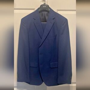 Hugo Boss NWOT 40R Mens Navy Suit with 32x32 pants